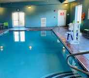 Swimming Pool 2 Holiday Inn Express & Suites LOUISVILLE SOUTH-HILLVIEW, an IHG Hotel