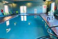 Swimming Pool Holiday Inn Express & Suites LOUISVILLE SOUTH-HILLVIEW, an IHG Hotel