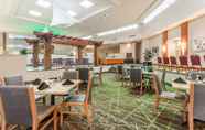 Restoran 4 Holiday Inn PHILADELPHIA SOUTH-SWEDESBORO, an IHG Hotel