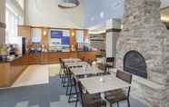 ร้านอาหาร 7 Holiday Inn Express & Suites LONG ISLAND-EAST END, an IHG Hotel