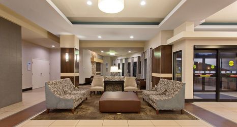 로비 2 Holiday Inn Express & Suites TACOMA DOWNTOWN, an IHG Hotel