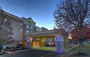 ภายนอกอาคาร 7 Holiday Inn Express & Suites WEST LONG BRANCH - EATONTOWN, an IHG Hotel