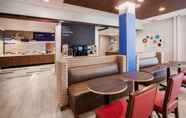 Lobi 4 Holiday Inn Express & Suites LANCASTER - MOUNT JOY, an IHG Hotel