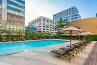 Swimming Pool Holiday Inn BANGKOK SILOM, an IHG Hotel