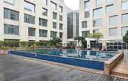 Swimming Pool 3 Holiday Inn NEW DELHI INT'L AIRPORT, an IHG Hotel