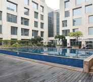 Swimming Pool 3 Holiday Inn NEW DELHI INT'L AIRPORT, an IHG Hotel