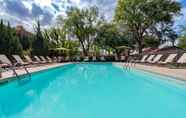 Swimming Pool 2 Holiday Inn CANYON DE CHELLY (CHINLE), an IHG Hotel