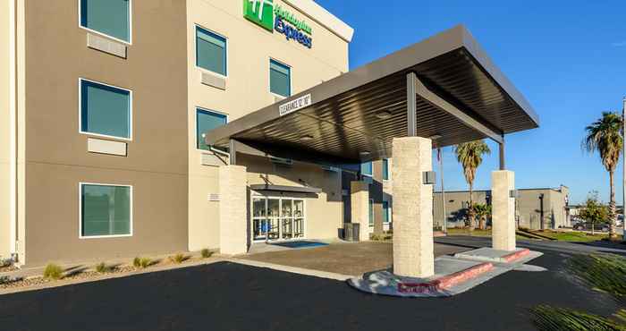 ภายนอกอาคาร Holiday Inn Express & Suites BASTROP, an IHG Hotel