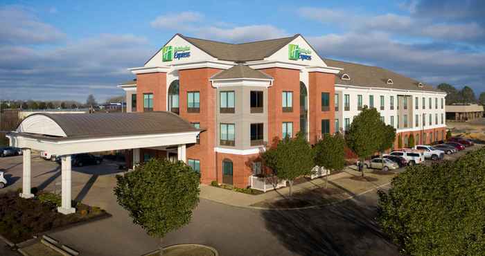 Exterior Holiday Inn Express & Suites OLIVE BRANCH, an IHG Hotel