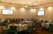 ร้านอาหาร 7 Holiday Inn MISHAWAKA - CONFERENCE CENTER, an IHG Hotel