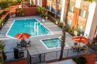 สระว่ายน้ำ Holiday Inn Express & Suites FREMONT - MILPITAS CENTRAL, an IHG Hotel