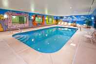 Swimming Pool Holiday Inn Express & Suites FRANKLIN - OIL CITY, an IHG Hotel