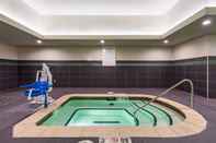 Swimming Pool Holiday Inn Express & Suites NORMAN, an IHG Hotel