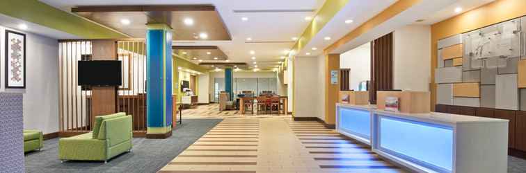 Lobby Holiday Inn Express & Suites UNIONTOWN, an IHG Hotel