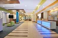 Lobby Holiday Inn Express & Suites UNIONTOWN, an IHG Hotel