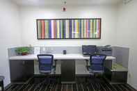 Functional Hall Holiday Inn Express & Suites GREENSBORO-EAST, an IHG Hotel