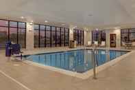 Swimming Pool Staybridge Suites OVERLAND PARK-KANSAS CITY AREA, an IHG Hotel