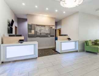 Lobi 2 Holiday Inn Express & Suites WHITE HAVEN - POCONOS, an IHG Hotel