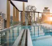 Swimming Pool 2 Staybridge Suites BANGKOK THONGLOR, an IHG Hotel
