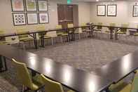 Functional Hall Holiday Inn Express & Suites SEATTLE-SEA-TAC AIRPORT, an IHG Hotel