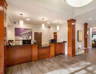 Lobi 2 Staybridge Suites CHESAPEAKE - VIRGINIA BEACH, an IHG Hotel