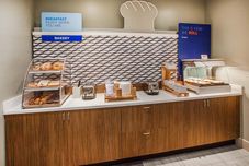 Restaurant Holiday Inn Express & Suites SEATTLE NORTH - LYNNWOOD by IHG, an IHG Hotel