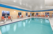 Kolam Renang 7 Holiday Inn Express & Suites GREENVILLE-I-85 & WOODRUFF RD, an IHG Hotel