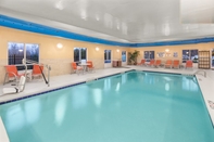 Kolam Renang Holiday Inn Express & Suites GREENVILLE-I-85 & WOODRUFF RD, an IHG Hotel