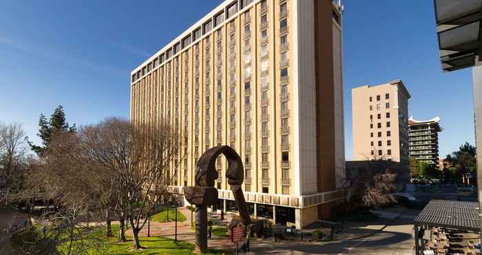 Bangunan Holiday Inn SACRAMENTO DOWNTOWN - ARENA, an IHG Hotel