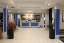 Lobby Holiday Inn Express & Suites SEATTLE NORTH - LYNNWOOD by IHG, an IHG Hotel