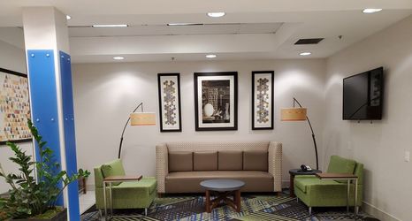 Lobby 2 Holiday Inn Express & Suites SEATTLE NORTH - LYNNWOOD by IHG, an IHG Hotel