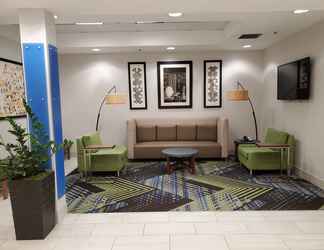 Lobi 2 Holiday Inn Express & Suites SEATTLE NORTH - LYNNWOOD, an IHG Hotel