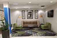 Lobby Holiday Inn Express & Suites SEATTLE NORTH - LYNNWOOD, an IHG Hotel