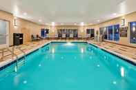 Swimming Pool Candlewood Suites LOUISVILLE - NE DOWNTOWN AREA