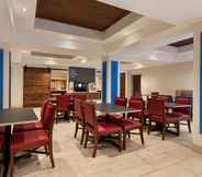 Restaurant 3 Holiday Inn Express & Suites DURANT, an IHG Hotel