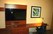 ห้องนอน 2 Holiday Inn Express & Suites MARINA - STATE BEACH AREA, an IHG Hotel