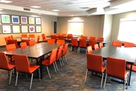 Functional Hall Holiday Inn Express & Suites MARINA - STATE BEACH AREA, an IHG Hotel