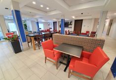 Restaurant 7 Holiday Inn Express & Suites SEATTLE NORTH - LYNNWOOD by IHG, an IHG Hotel