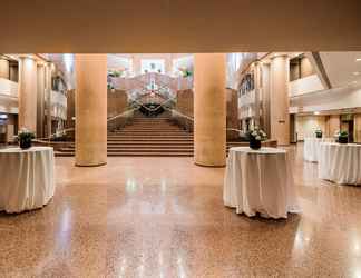 Lobby 2 InterContinental Hotels ADELAIDE, an IHG Hotel