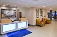 Lobby Holiday Inn Express & Suites CLIFTON PARK, an IHG Hotel