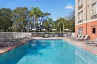 Swimming Pool Holiday Inn Express & Suites SARASOTA EAST - I-75, an IHG Hotel