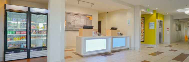 Lobby Holiday Inn Express & Suites ONTARIO, an IHG Hotel