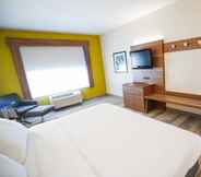 Bedroom 6 Holiday Inn Express & Suites ONTARIO, an IHG Hotel