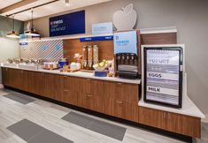 Restaurant 7 Holiday Inn Express FAIRFAX - ARLINGTON BOULEVARD by IHG, an IHG Hotel