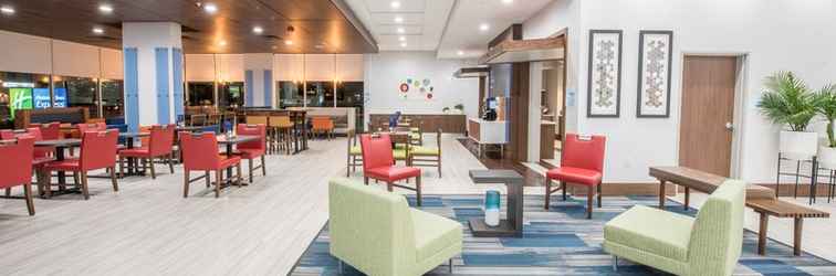 Lobby Holiday Inn Express & Suites HOUSTON WESTCHASE - WESTHEIMER, an IHG Hotel