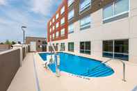 Kolam Renang Holiday Inn Express & Suites GREENVILLE - TAYLORS, an IHG Hotel