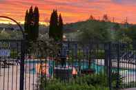 Swimming Pool Holiday Inn Express & Suites EL DORADO HILLS, an IHG Hotel