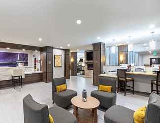 Lobi 2 Staybridge Suites IAH AIRPORT EAST, an IHG Hotel