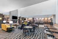 Bar, Kafe, dan Lounge Staybridge Suites IAH AIRPORT EAST, an IHG Hotel