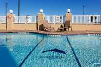 Swimming Pool Holiday Inn Express & Suites CORPUS CHRISTI-PORTLAND, an IHG Hotel